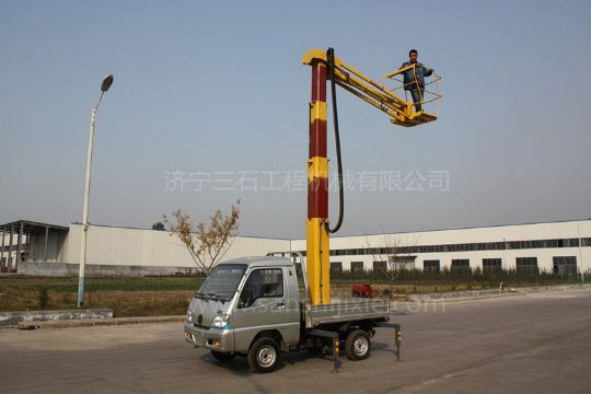 點擊查看詳細信息<br>標題：小型高空作業(yè)車 閱讀次數(shù)：2887