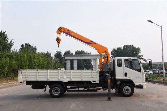 點擊查看詳細(xì)信息<br>標(biāo)題：5噸凱馬隨車吊3節(jié)臂 閱讀次數(shù)：2606