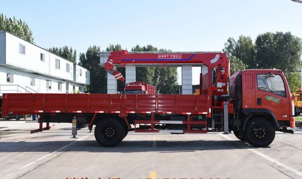 點擊查看詳細(xì)信息<br>標(biāo)題：6.3噸東風(fēng)160馬力隨車吊 閱讀次數(shù)：1724