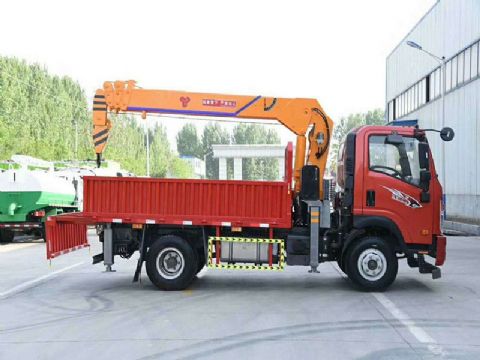 點擊查看詳細信息<br>標題：4噸重汽王牌隨車吊 閱讀次數(shù)：1924