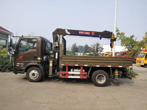 點擊查看詳細信息<br>標題：4噸重汽豪沃隨車吊 閱讀次數(shù)：1922