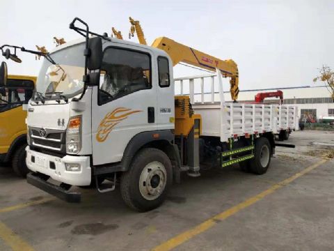 點擊查看詳細信息<br>標題：5噸重汽豪曼隨車吊 閱讀次數(shù)：2036
