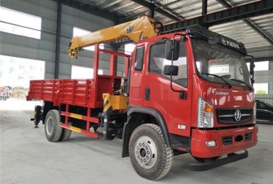 點擊查看詳細信息<br>標題：5噸大運隨車吊 閱讀次數(shù)：2015