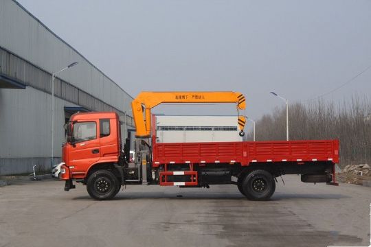 點擊查看詳細(xì)信息<br>標(biāo)題：6.3噸東風(fēng)180馬力隨車吊 閱讀次數(shù)：1637