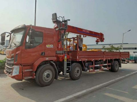 點擊查看詳細信息<br>標題：柳汽前四后四隨車吊 閱讀次數(shù)：1852